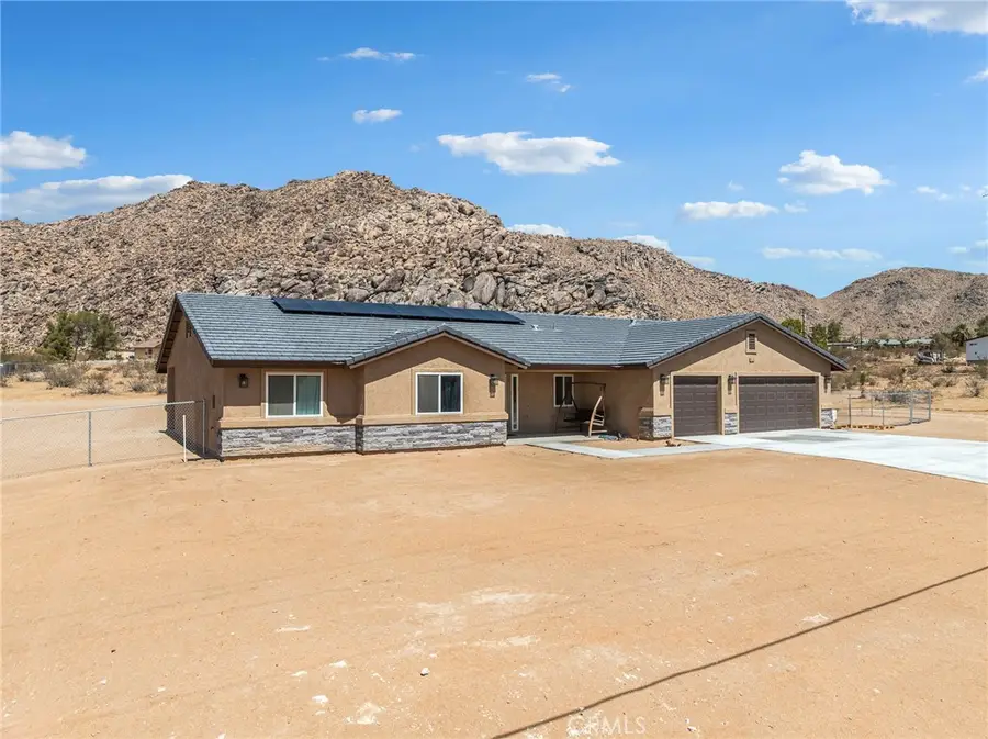 24162 Shoshone Road, Apple Valley, CA 92307 - Image #2
