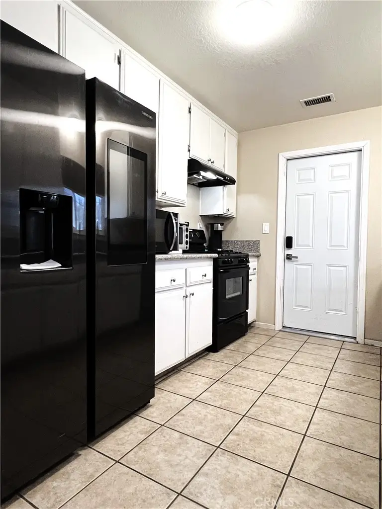 11574 Shangri La, Hesperia, CA 92345 - Image #3