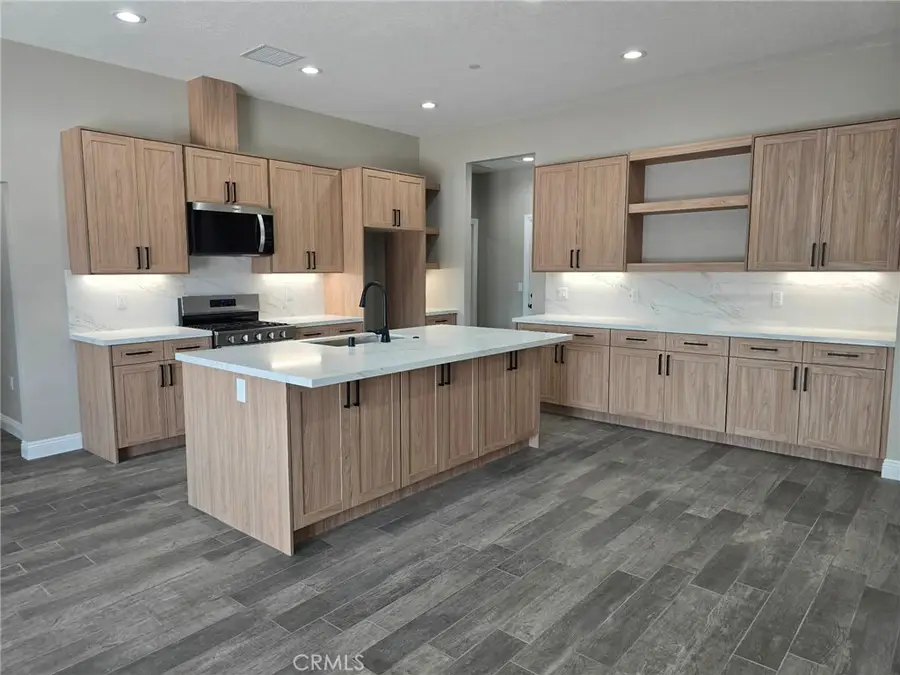 20401 Tonawanda Road, Apple Valley, CA 92307 - #2