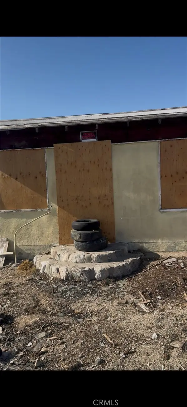 31300 235, Llano, CA 93544