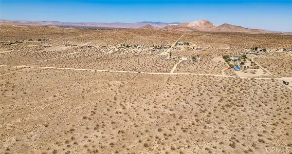 5700 30th St W, Rosamond, CA 93560