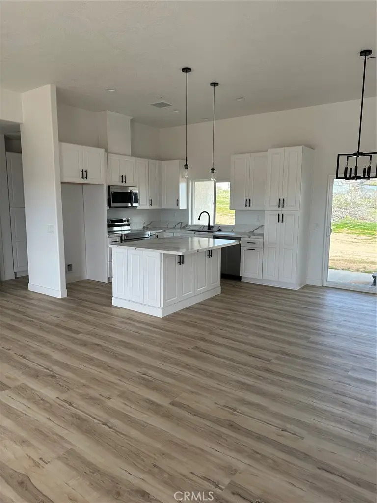 16353 Smokethorn Road, Apple Valley, CA 92307 - #3