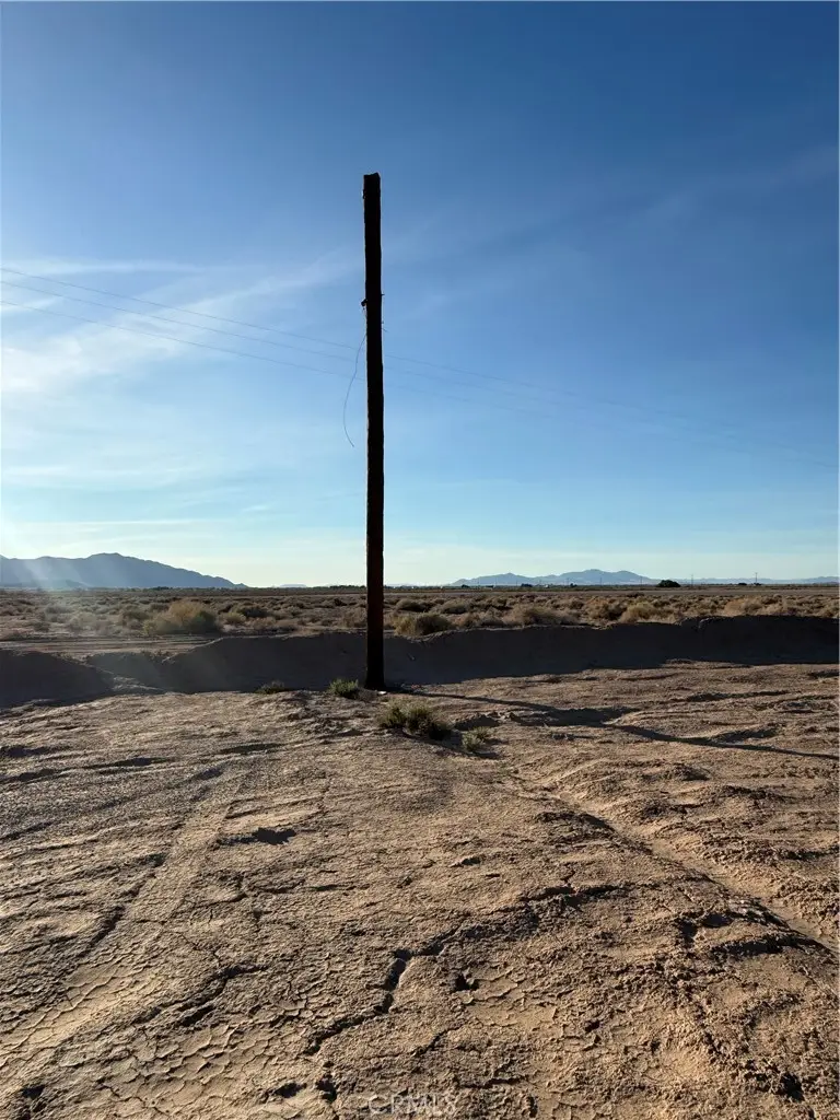 6 Gasco Road, Newberry Springs, CA 92365 - #3