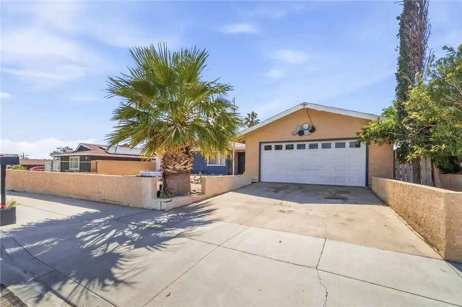 1104 Bigger St, Barstow, CA 92311 - #2