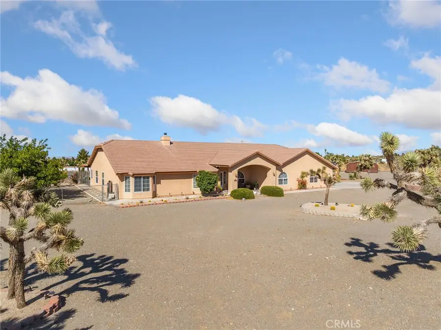 11025 El Esteban, Phelan, CA 92371 - #2