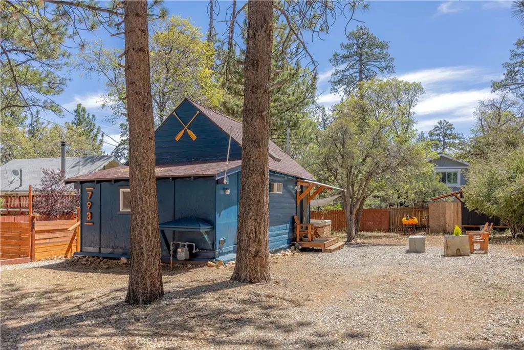 793 Los Angeles, Sugarloaf, CA 92386 - #1