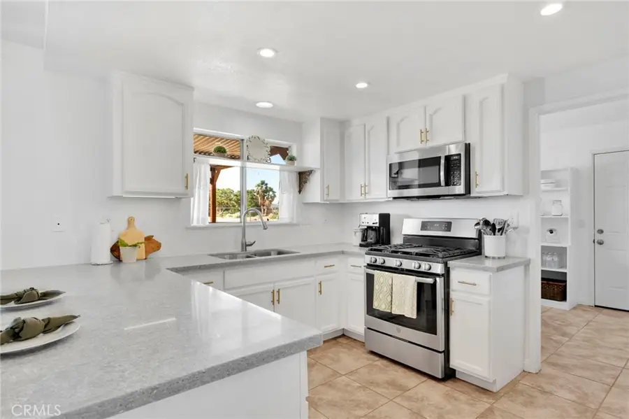 22672 El Centro Road, Apple Valley, CA 92307 - #2
