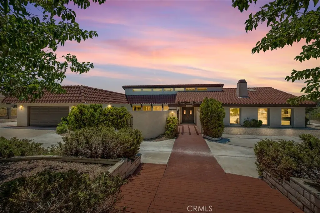 19585 Crest, Apple Valley, CA 92307 - #1