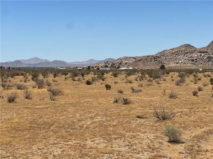 5 Del Oro Road, Apple Valley, CA 92308 - #2
