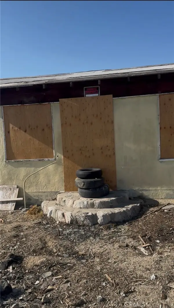 31300 235 St, Llano, CA 93544