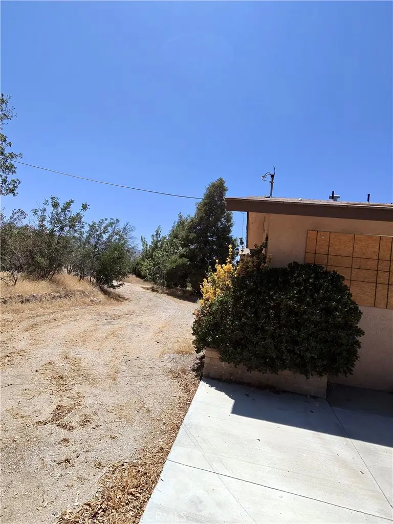 9640 Malpaso, Phelan, CA 92371 - #2