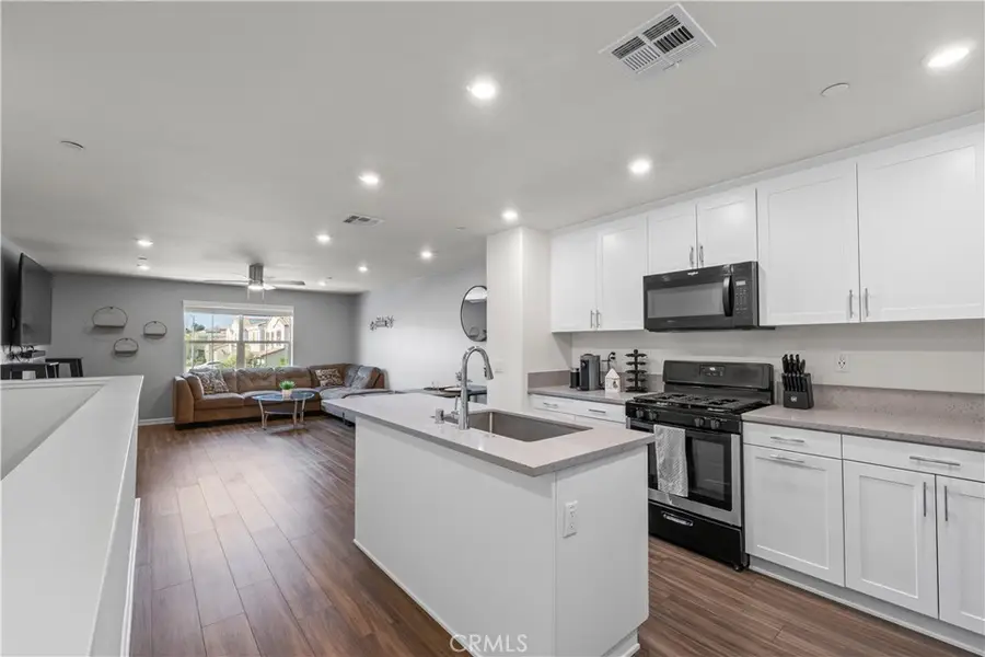 1037 W Clover Ave, Rialto, CA 92376 - #3