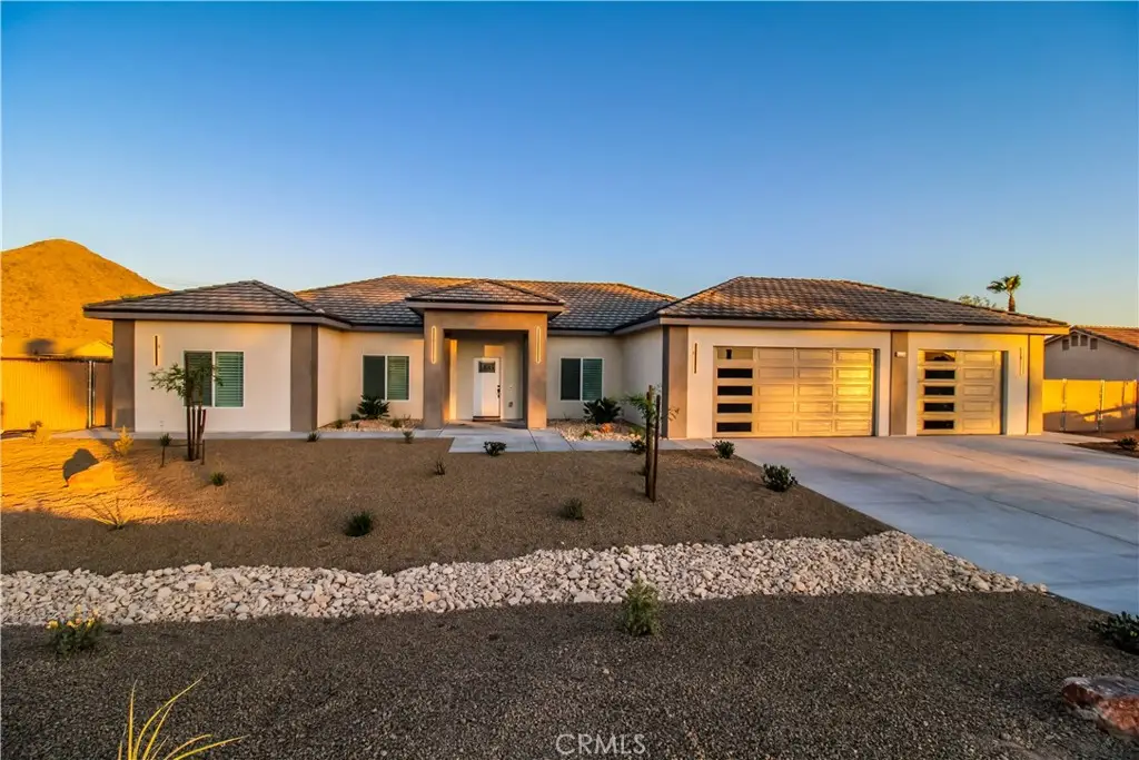 19299 Roanoke Road, Apple Valley, CA 92307 - #1
