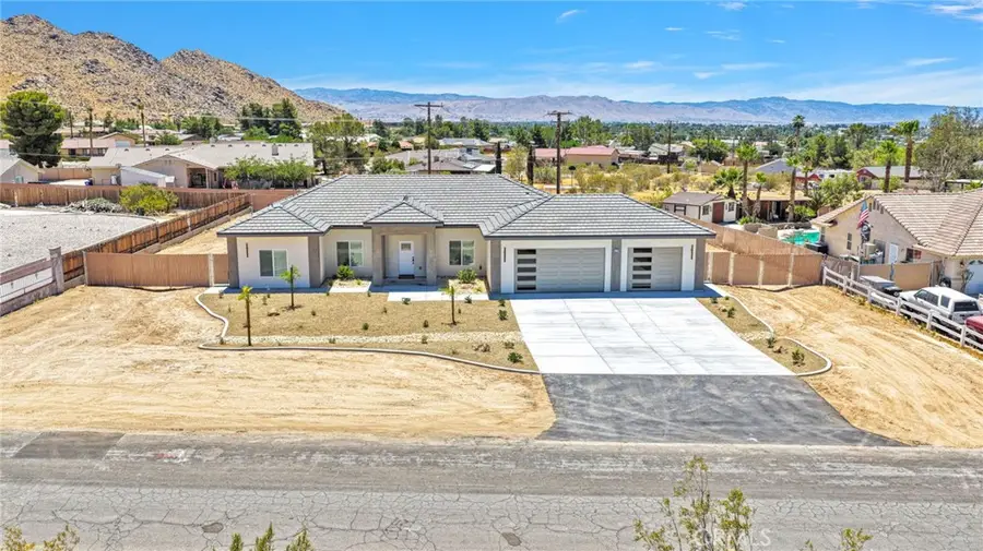 19299 Roanoke Road, Apple Valley, CA 92307 - #2