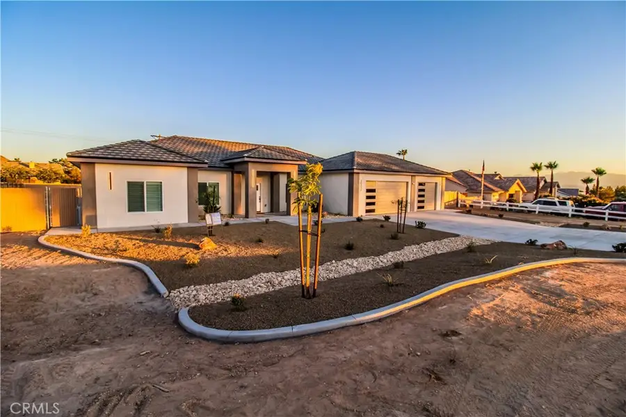 19299 Roanoke Road, Apple Valley, CA 92307 - #3