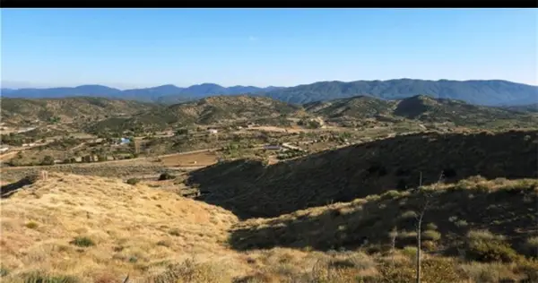 25 Summit Valley Road, Oak Hills, CA 92344