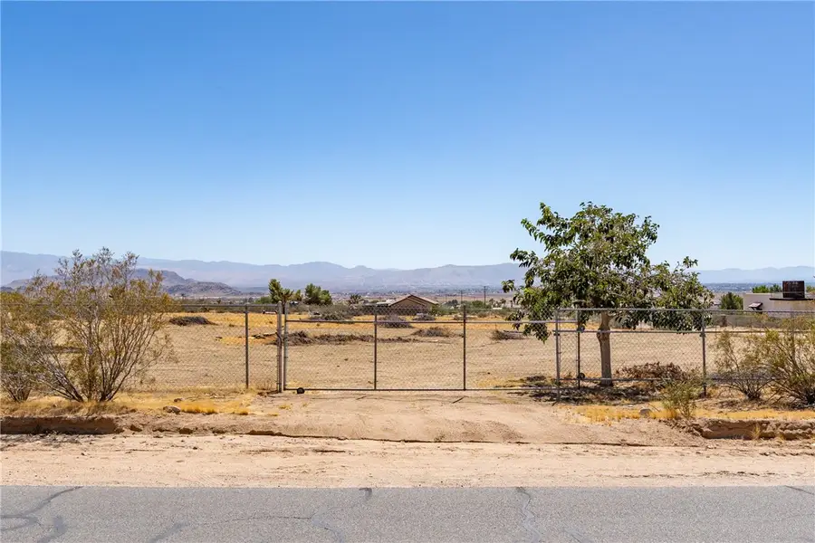23595 Waalew Road, Apple Valley, CA 92307 - #3