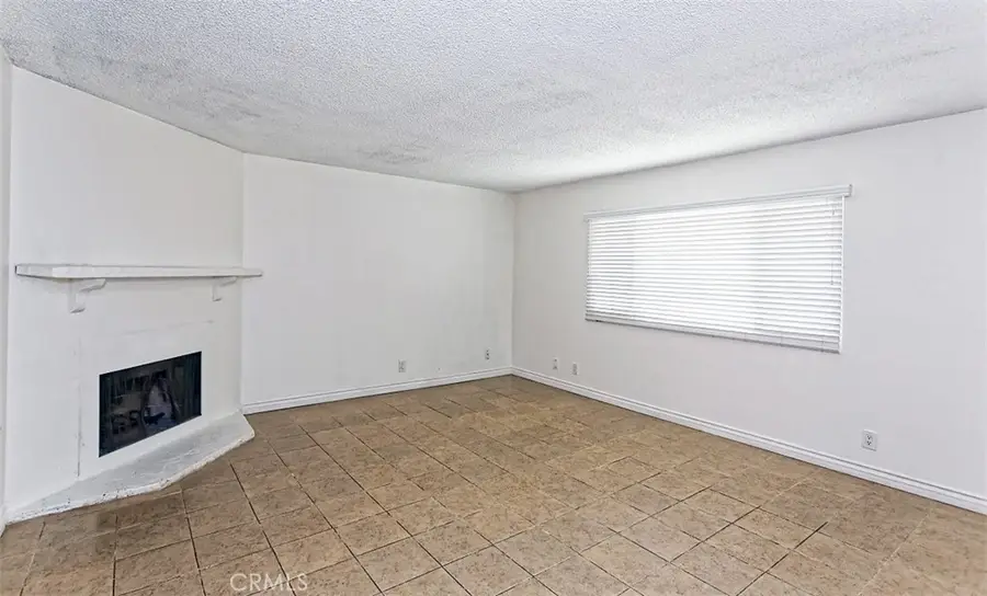 16188 Live Oak, Hesperia, CA 92345 - #3