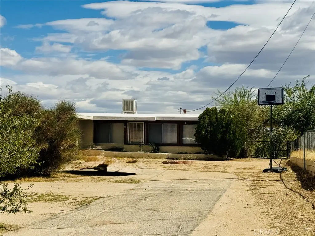 9311 Jacaranda, Hesperia, CA 92345 - #1