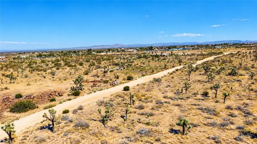 5861 Sunset Road, Phelan, CA 92371 - #3