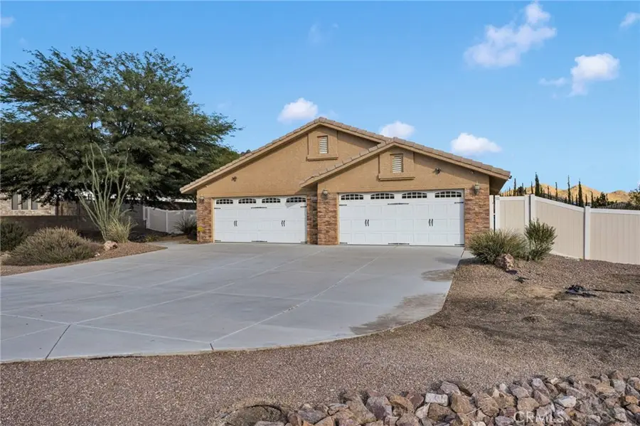 16653 Iwa Road, Apple Valley, CA 92307 - #2