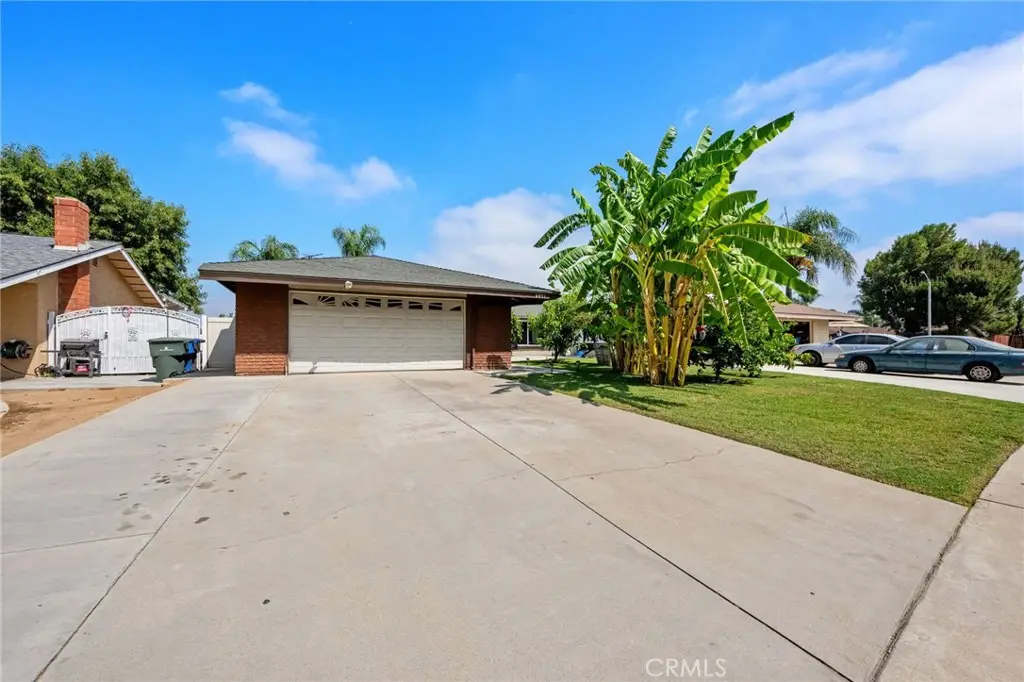 6951 New York Dr, Riverside, CA 92506 - Image #1