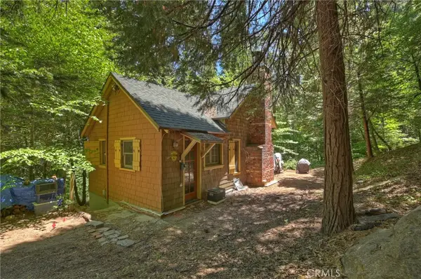 714 Blue Jay Canyon Road, Lake Arrowhead, CA 92317