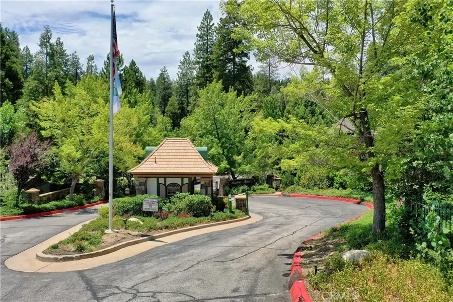 27513 Meadow Bay Drive, Lake Arrowhead, CA 92352 - Image #2