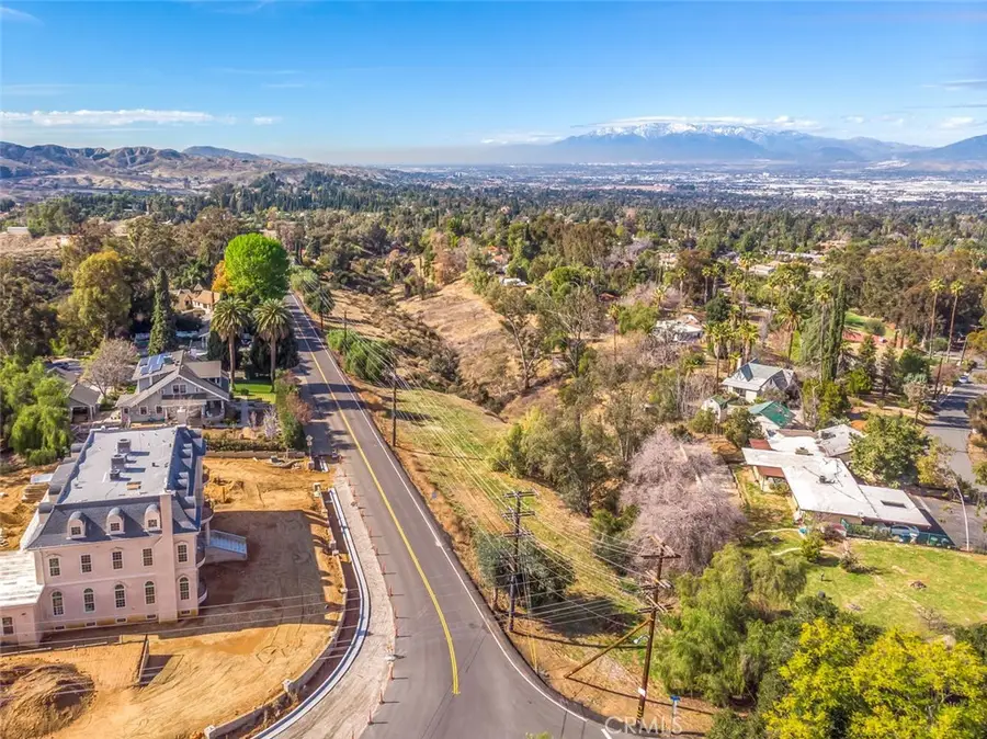 724 W Sunset Drive, Redlands, CA 92373 - #3