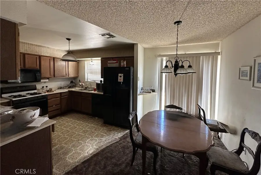 20489 Wren, Apple Valley, CA 92308 - #3