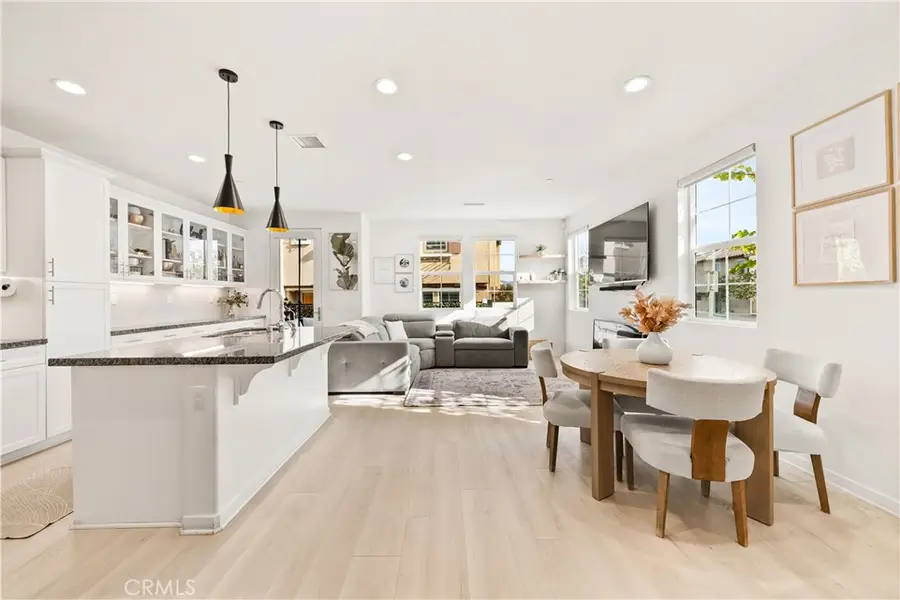 28687 Jardineras, Valencia, CA 91354 - Image #2