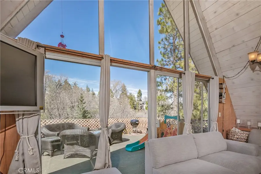 27874 Matterhorn Drive, Lake Arrowhead, CA 92352 - Image #3