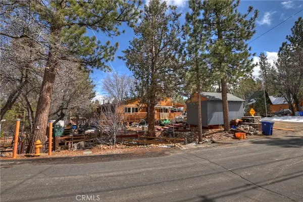 581 Highland Lane, Sugarloaf, CA 92386