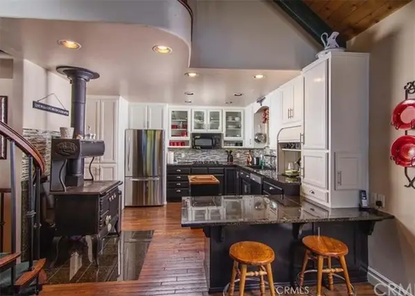 1055 Meadowbrook Drive, Lake Arrowhead, CA 92352