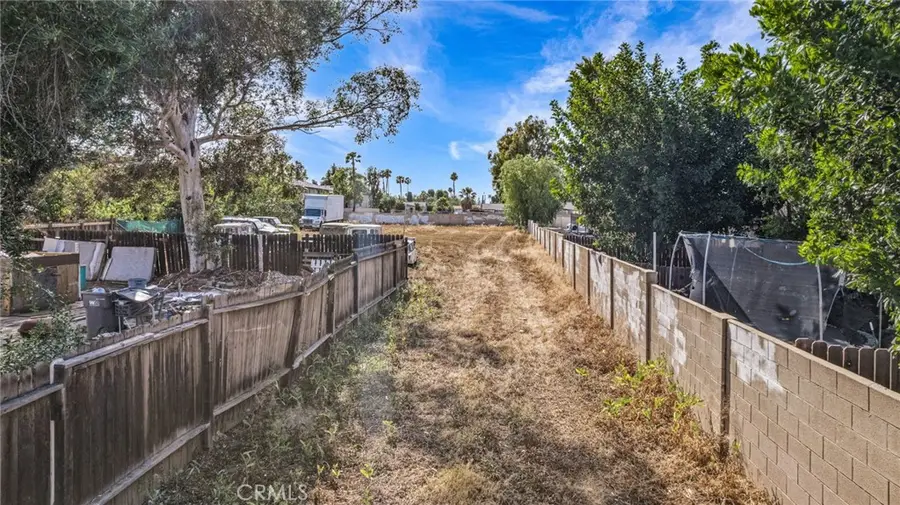 142 N Vicentia, Corona, CA 92882 - #3