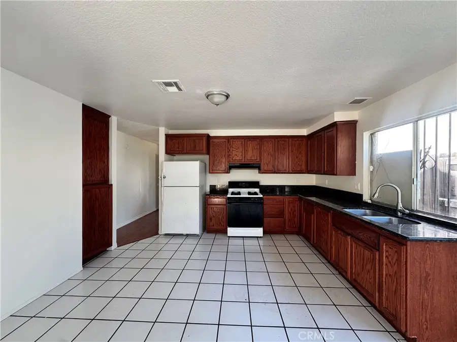 255 S Golden Avenue, San Bernardino, CA 92408 - #3