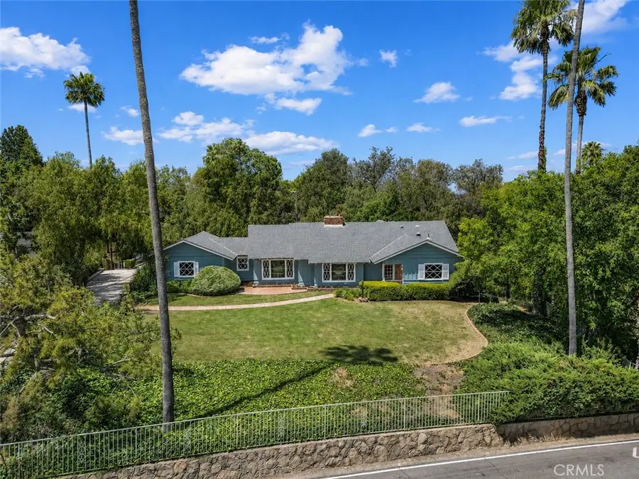 461 W Sunset Drive, Redlands, CA 92373 - #3