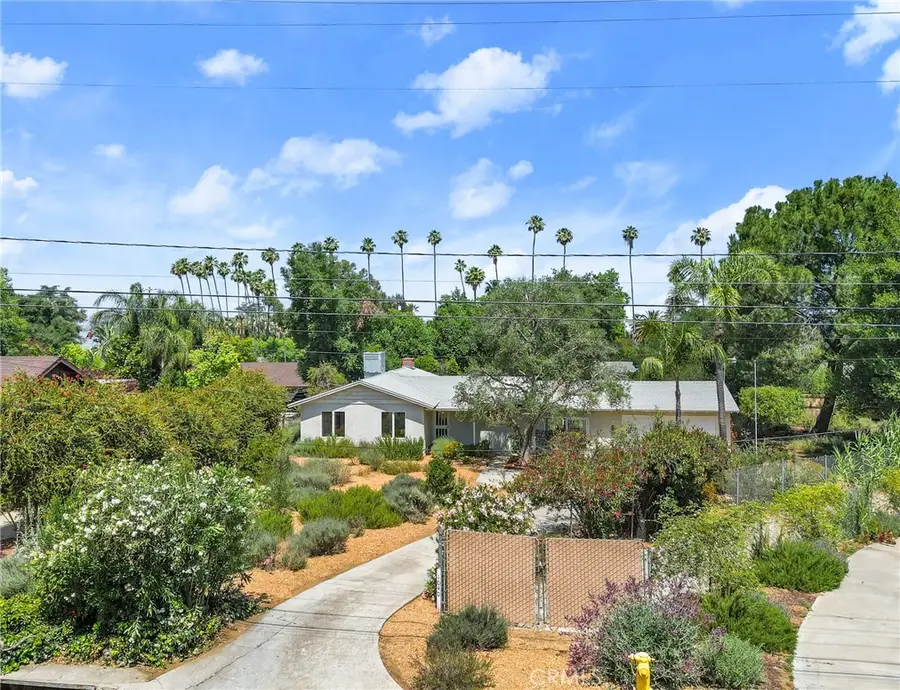 1040 W Crescent Avenue, Redlands, CA 92373 - #2