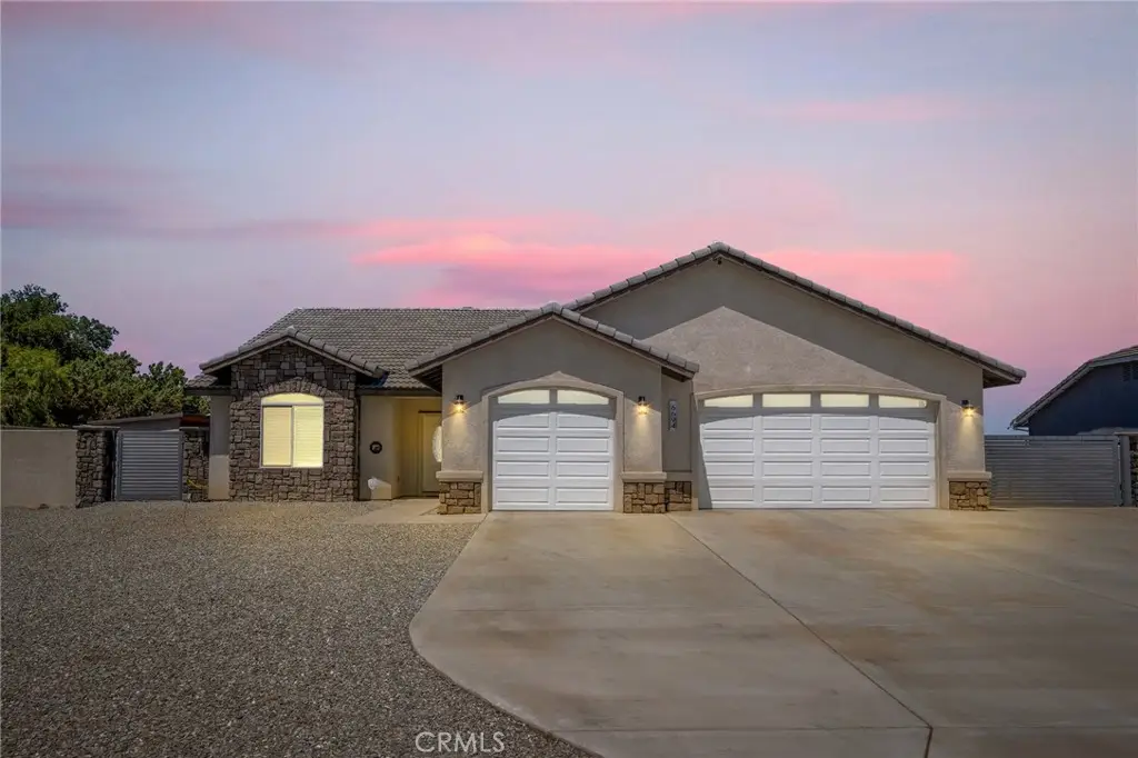 6694 Paw Paw, Hesperia, CA 92345 - #1