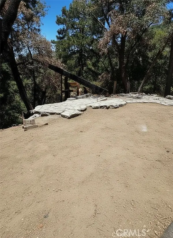1102 Chateau Drive, Crestline, CA 92325