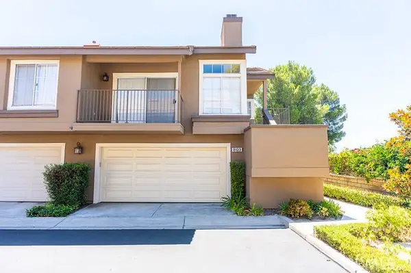 8123 E Oak Ridge Cir, Anaheim Hills, CA 92808
