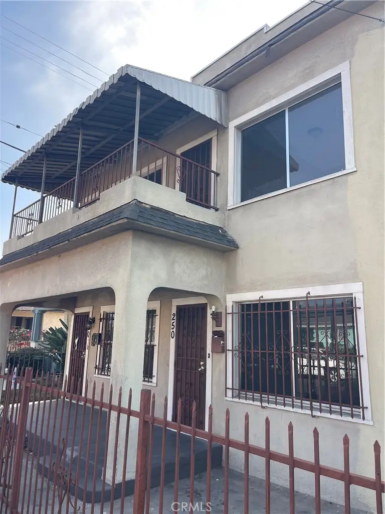 250 W 49th Street #2, Los Angeles, CA 90037 - Image #2