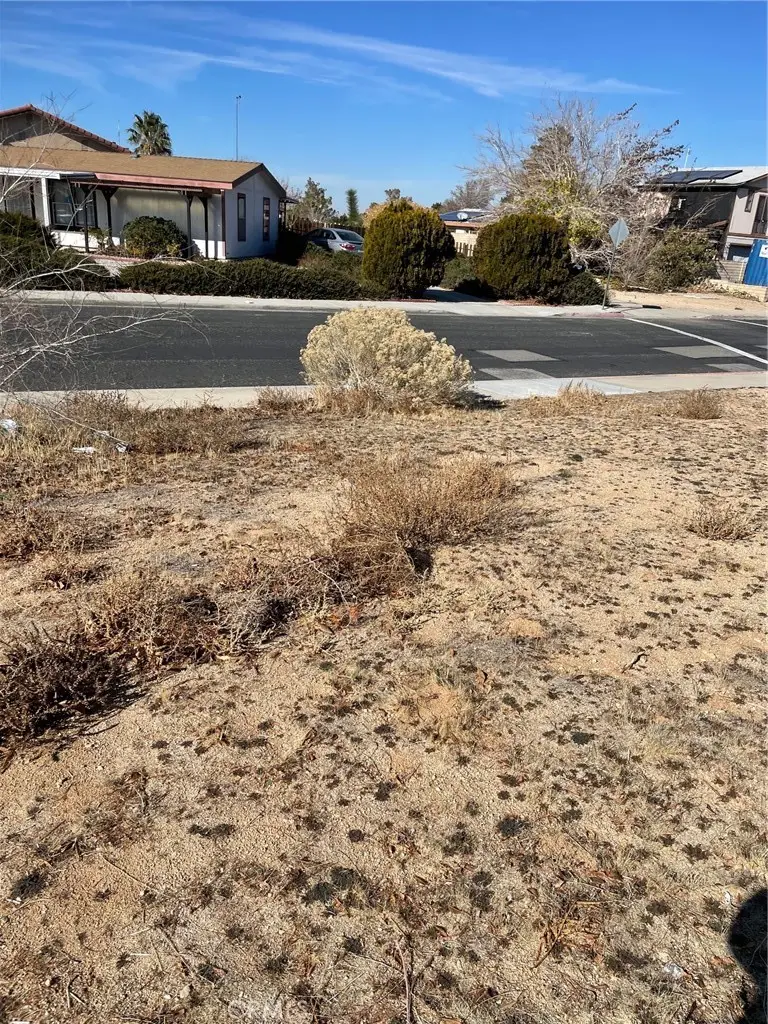 13991 Riviera Dr, Victorville, CA 92395 - #2