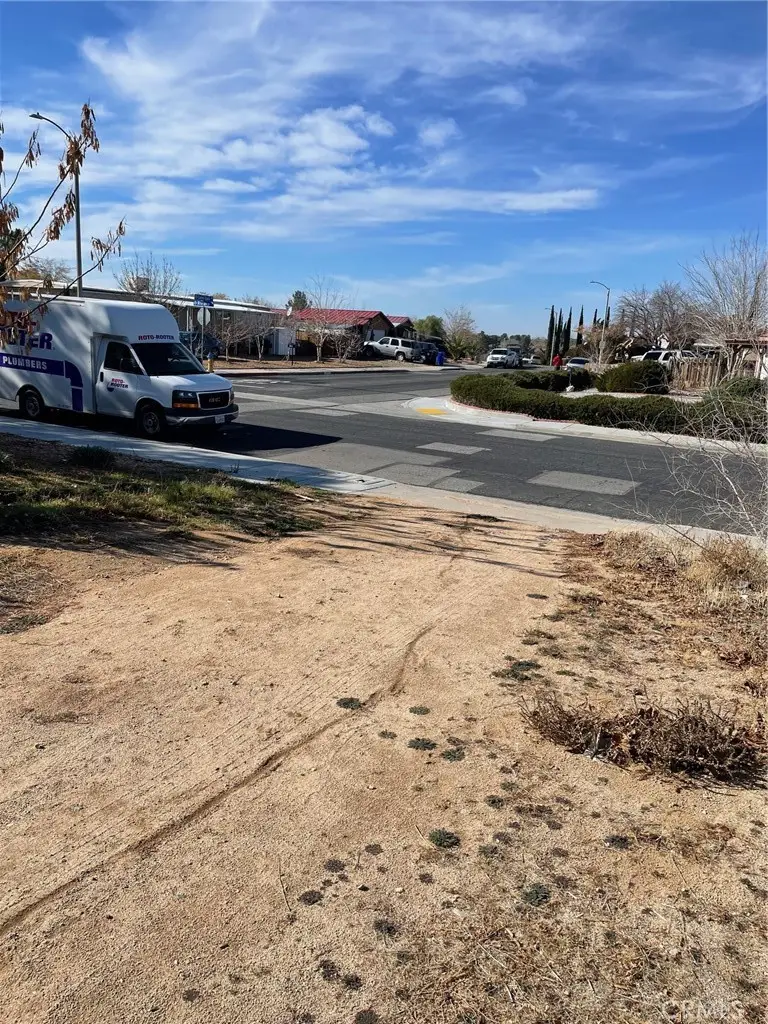 13991 Riviera Dr, Victorville, CA 92395 - #3