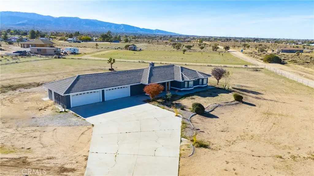 6895 Coyote Rd, Phelan, CA 92371 - #1