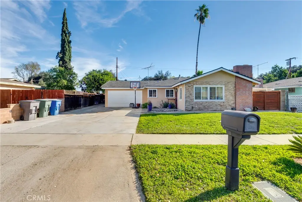 8738 San Vicente, Riverside, CA 92503 - #1