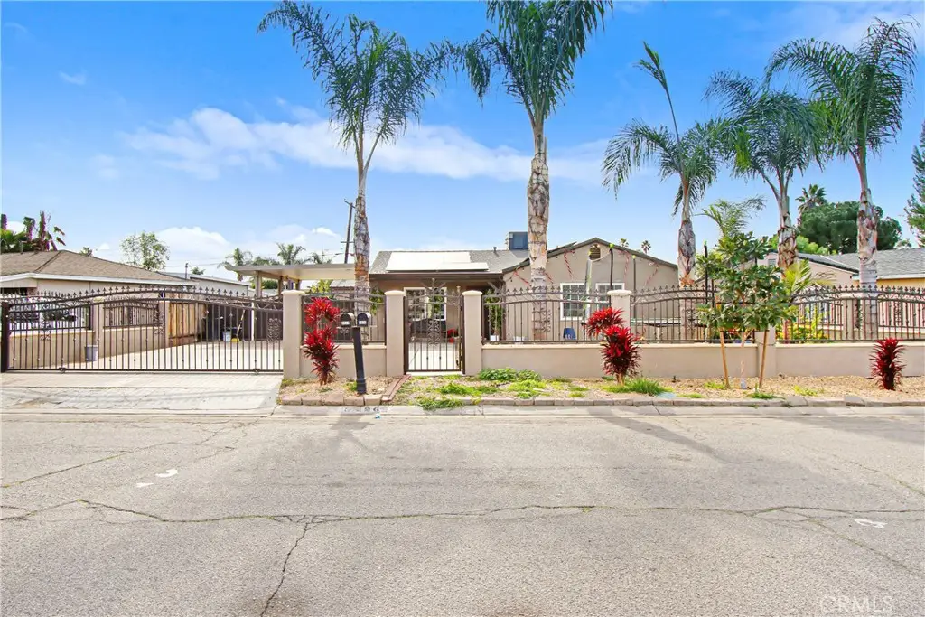 8426 Greenpoint, Riverside, CA 92503 - #1