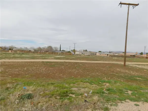21100 Bear Valley Road, Apple Valley, CA 92307
