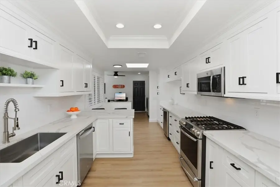 702 Via Zapata, Riverside, CA 92507 - #3