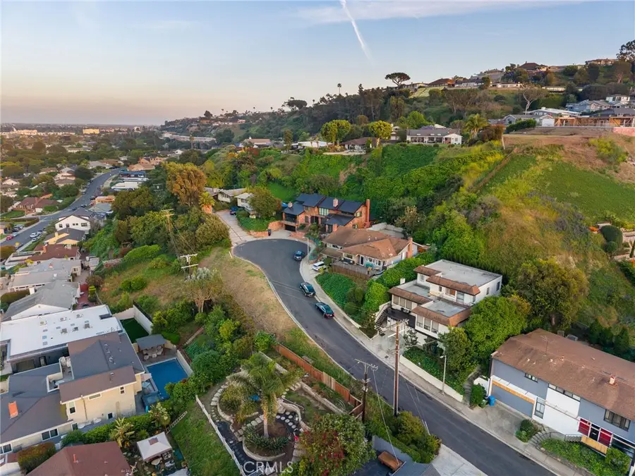 5261 Weatherford Dr, Los Angeles, CA 90008 - #3